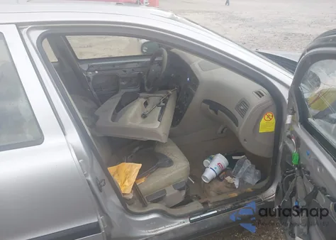 2002 Volvo V70 2.4 z USA, uszkodzony, nr VIN YV1SW61R822235240